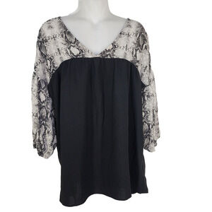 Oddy Top Blouse Medium Large Black Snake Print 3/4 Sleeve Pullover V Neck USA
